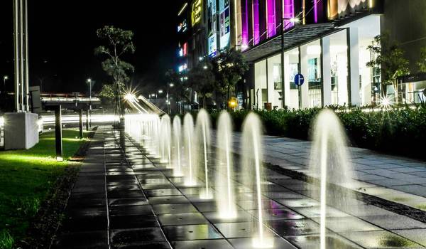What are the popular attractions near The Straits Suites & Residences, Johor Bahru?