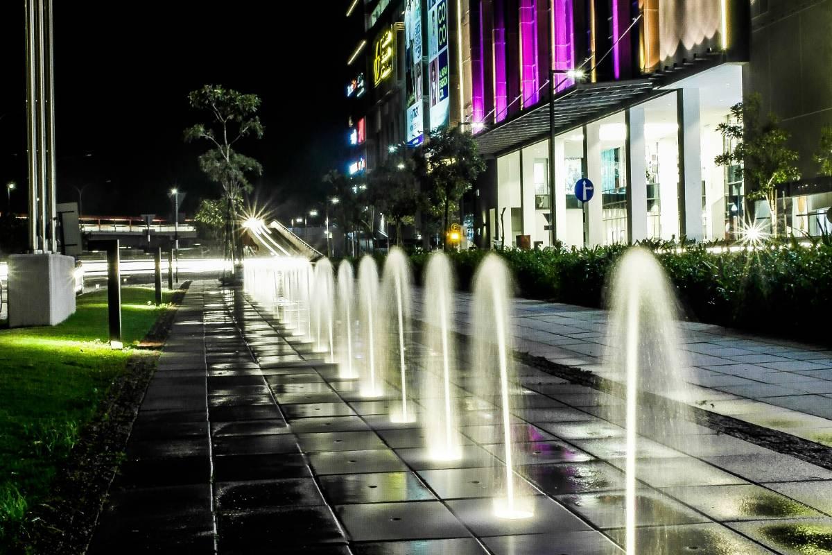 What are the popular attractions near The Straits Suites & Residences, Johor Bahru?